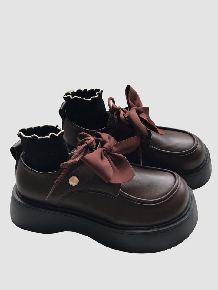 Gabriella | Women’s short buckle shoes with round toe and platform sole
