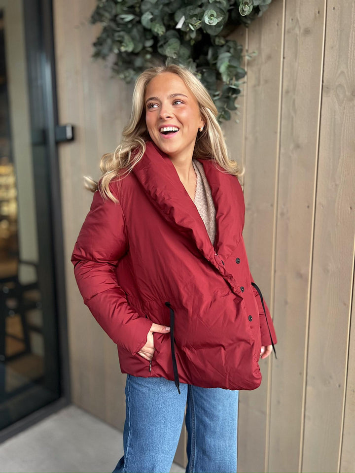 Azari | Women’s short wrap-style puffer jacket with soft quilted shaping