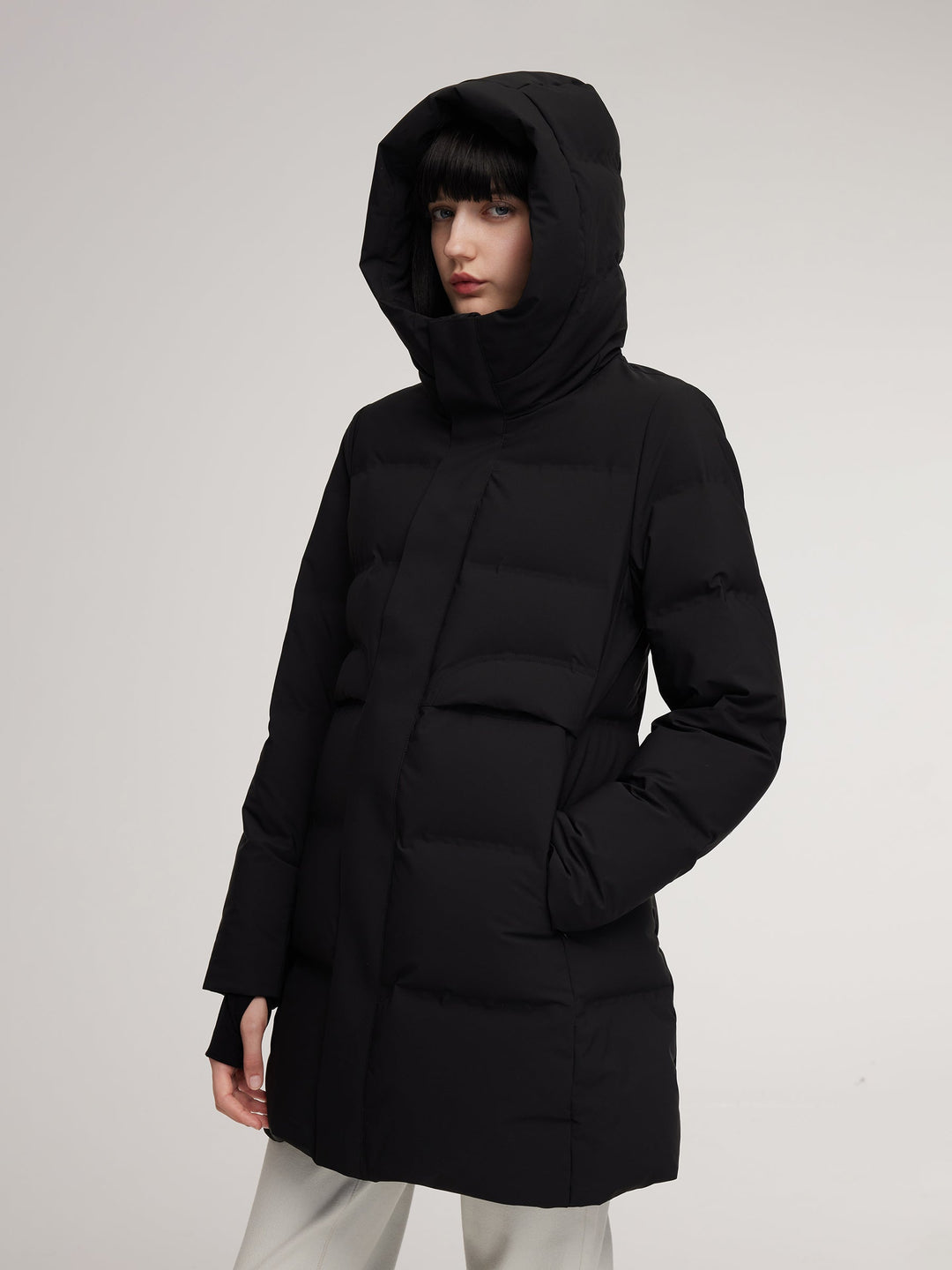 Saelyn | Women’s thermal hooded winter coat with a streamlined, weather-ready silhouette