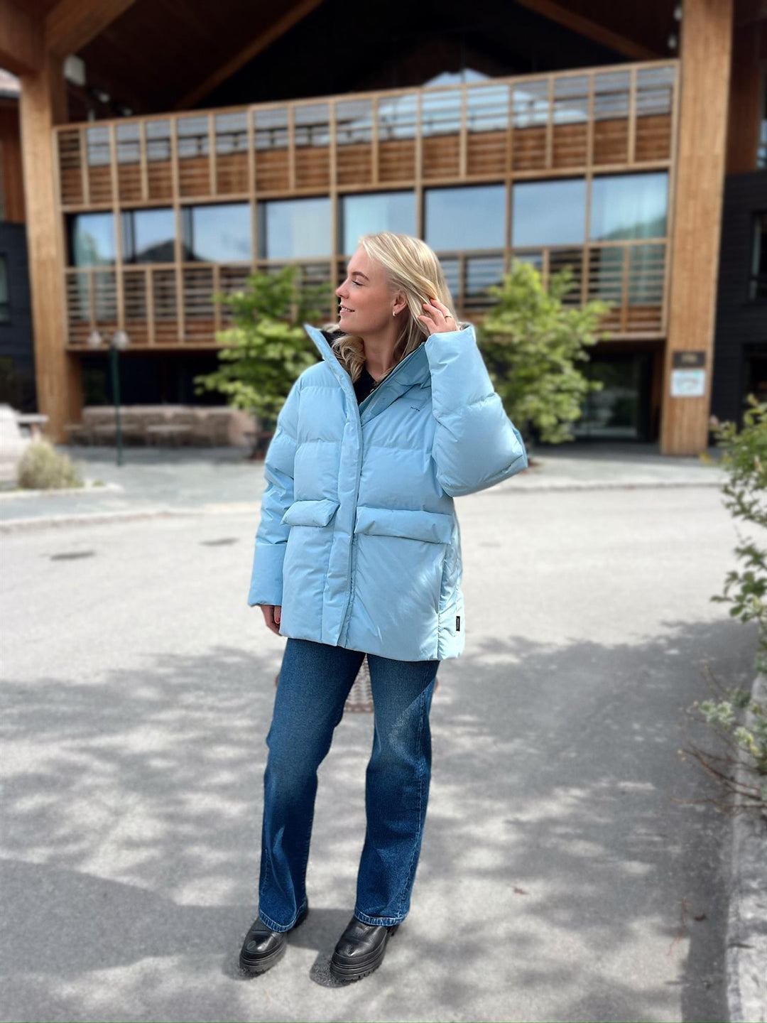 Kelwyn | Women’s mid-length winter jacket with an oversized structured silhouette