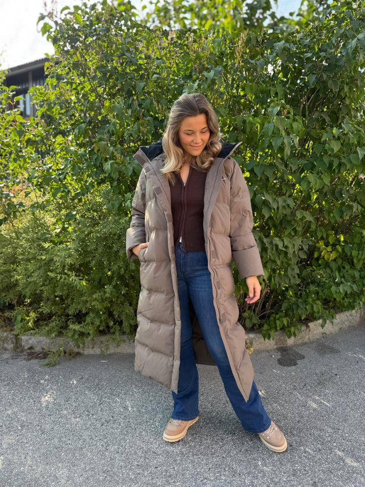 Aiza | Women’s long winter jacket with a refined midi-length silhouette