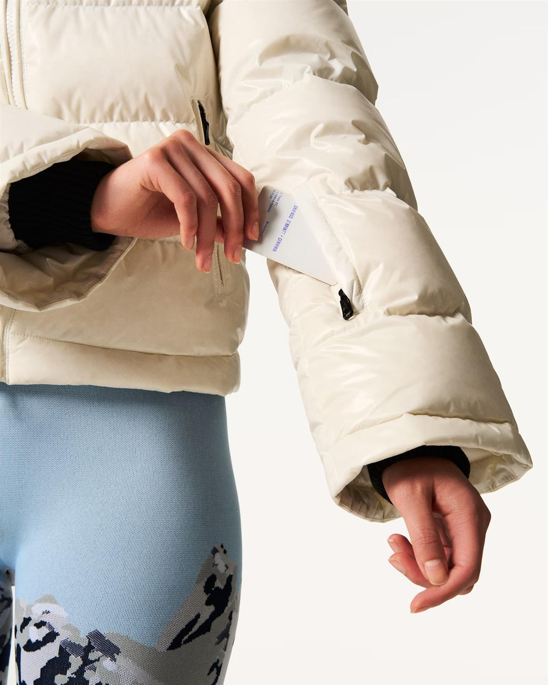 Elowyn | Women’s cropped ski jacket with flared silhouette and hooded detailing