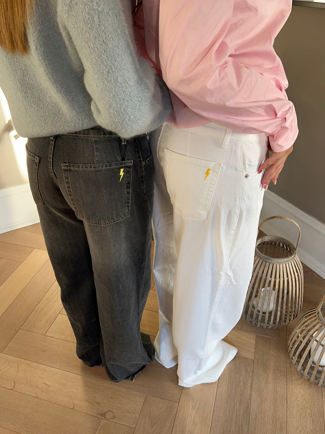 Tania | Women’s jeans with back zip detail and loose fit