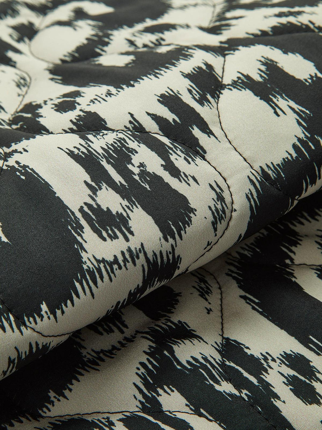 Dinna | Women’s printed woven jacket with pockets and round neckline