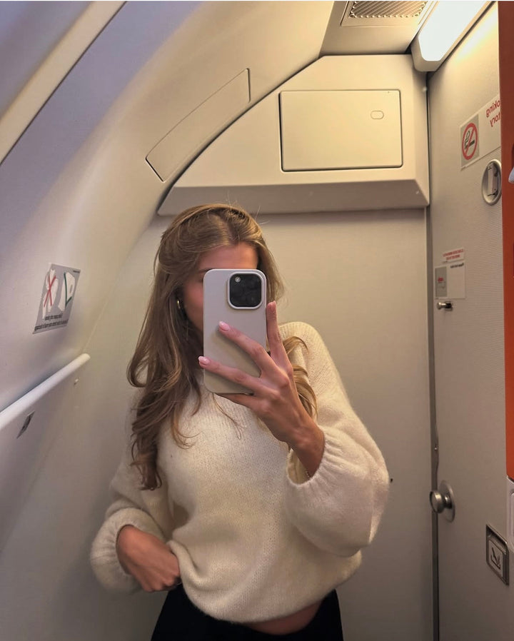 Lily | Women’s knit sweater with round neck and balloon sleeves