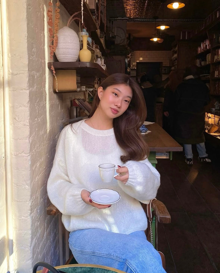 Lily | Women’s knit sweater with round neck and balloon sleeves