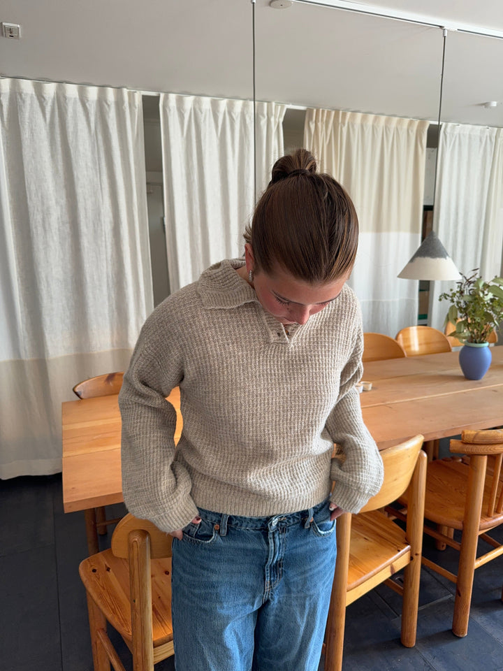 Nelly | Women’s knitted sweater with collar and long sleeves