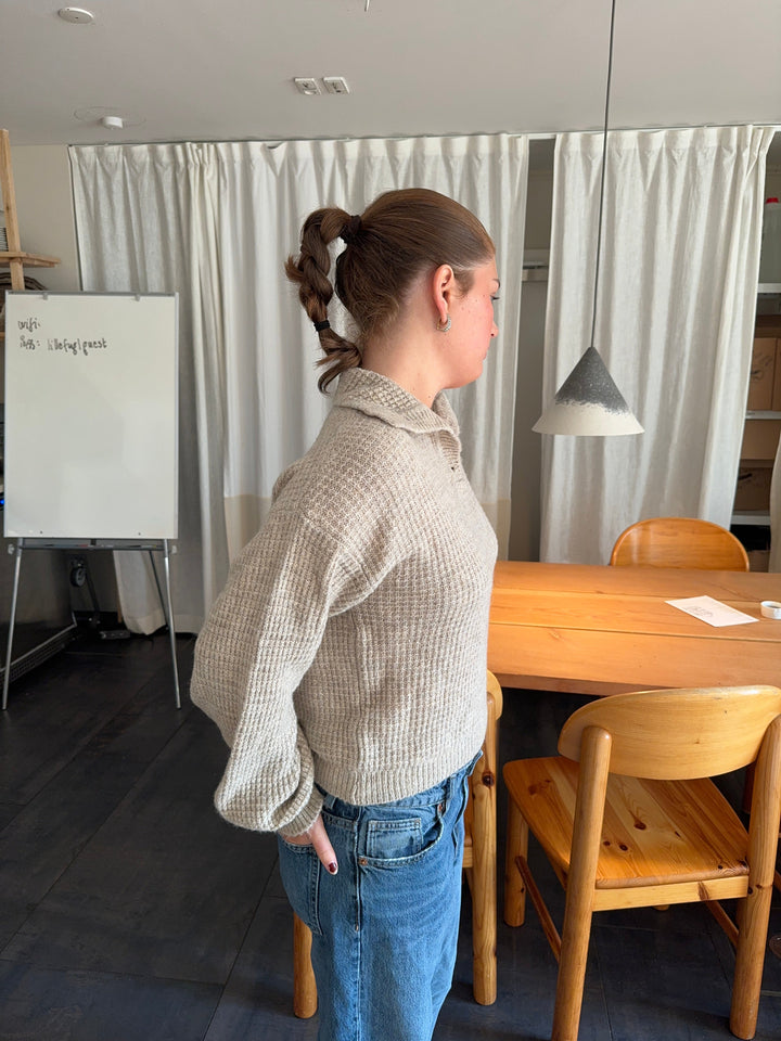 Nelly | Women’s knitted sweater with collar and long sleeves