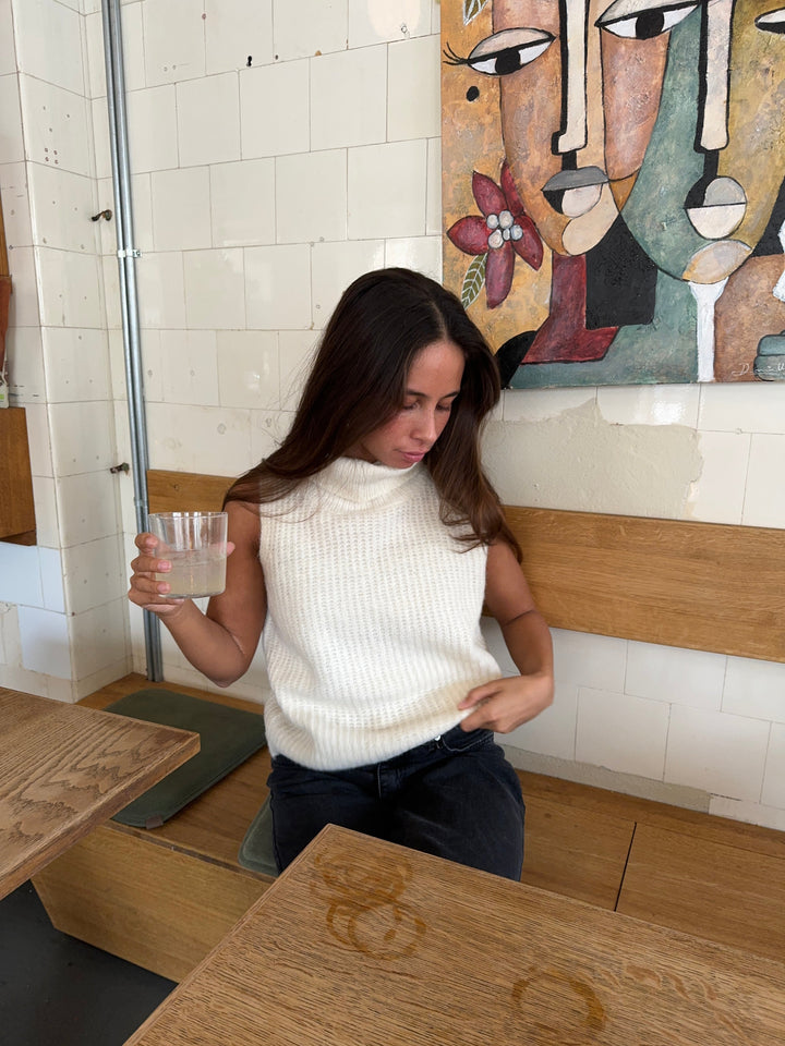 Fenella | Women’s knitted top with turtleneck and ribbed design