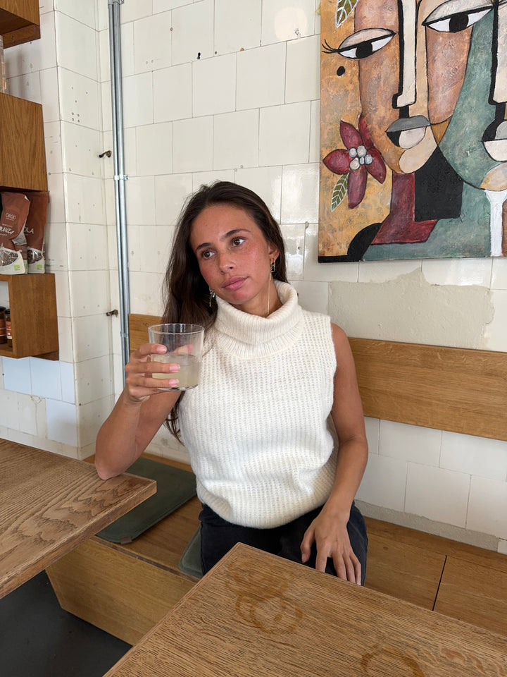 Fenella | Women’s knitted top with turtleneck and ribbed design