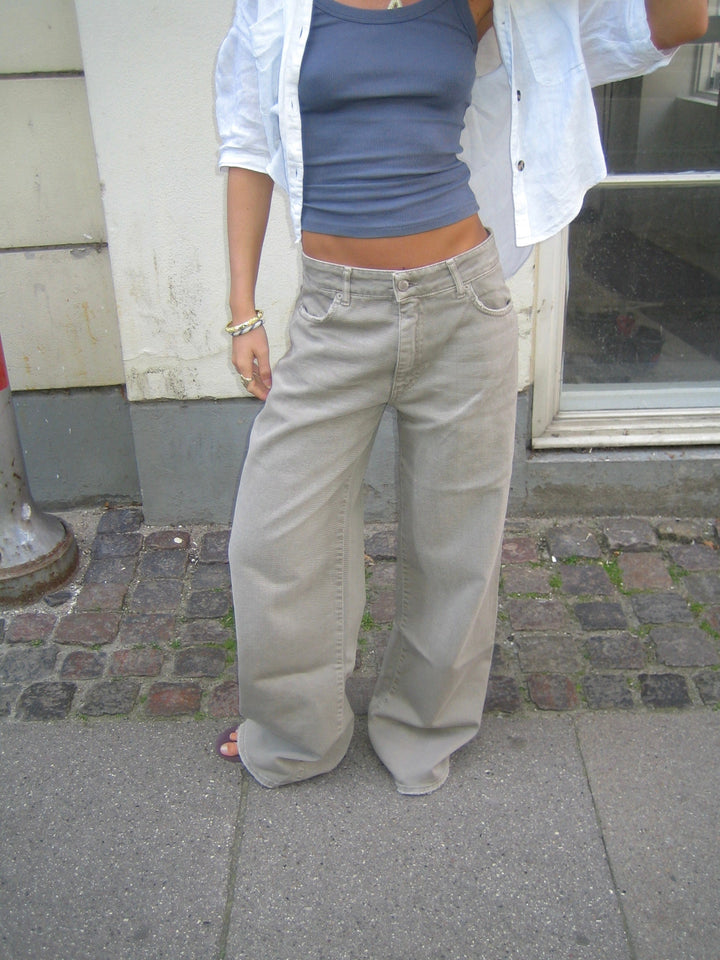 Naya | Women’s wide-leg jeans with baggy fit and versatile waist