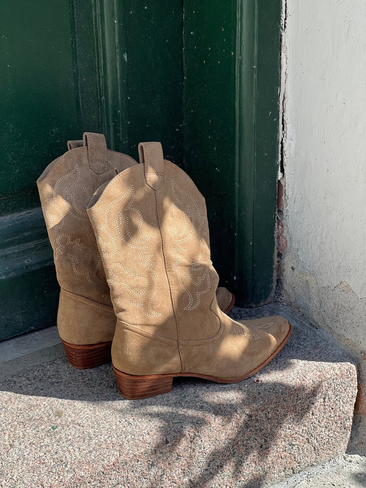 Trinity | Women’s cowboy boots with stitched detail and mid-shin height