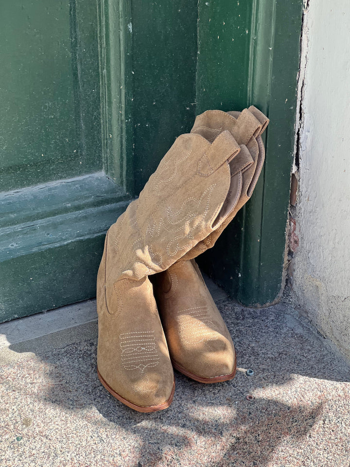 Trinity | Women’s cowboy boots with stitched detail and mid-shin height