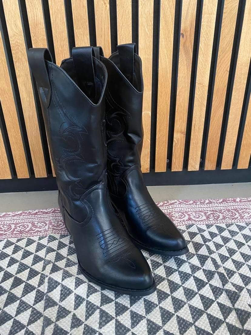 Steph | Women’s cowboy boots with stitched detail and mid-shin cut