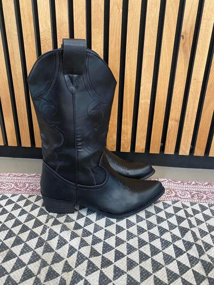 Steph | Women’s cowboy boots with stitched detail and mid-shin cut