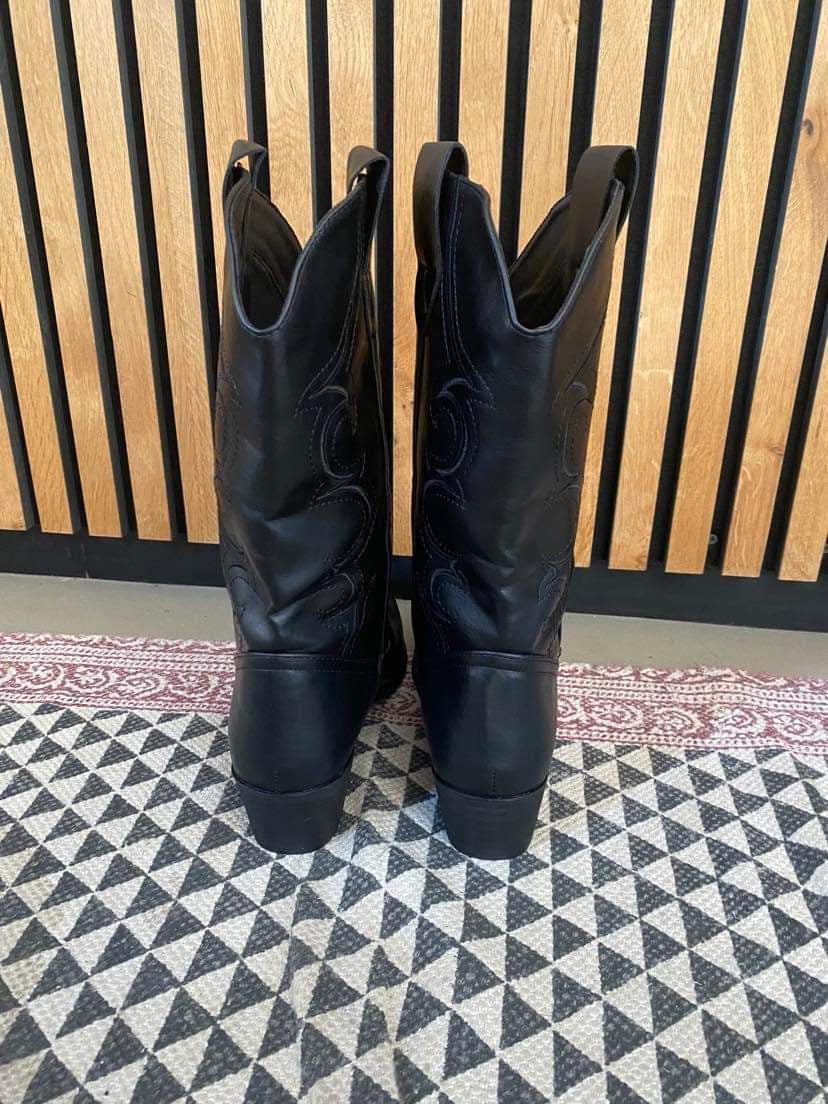 Steph | Women’s cowboy boots with stitched detail and mid-shin cut