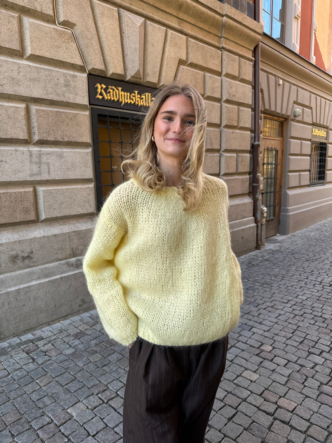 Jenny | Women’s oversized knit sweater with round neck and draped silhouette