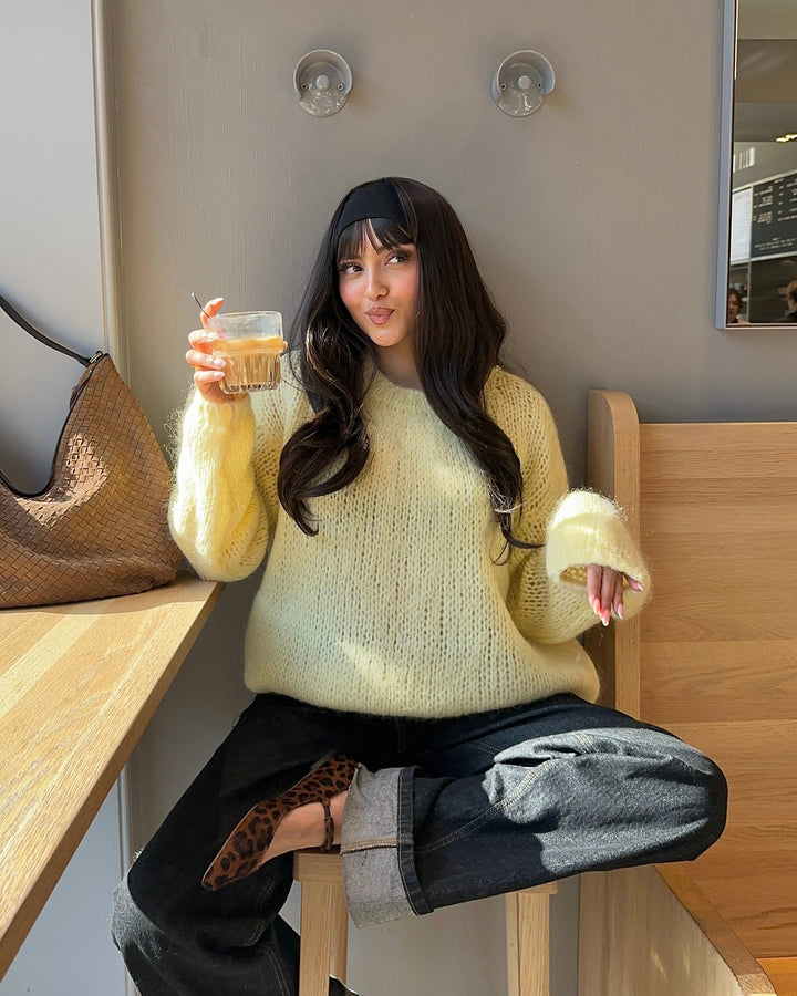 Jenny | Women’s oversized knit sweater with round neck and draped silhouette