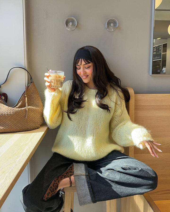 Jenny | Women’s oversized knit sweater with round neck and draped silhouette