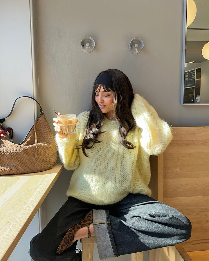 Jenny | Women’s oversized knit sweater with round neck and draped silhouette