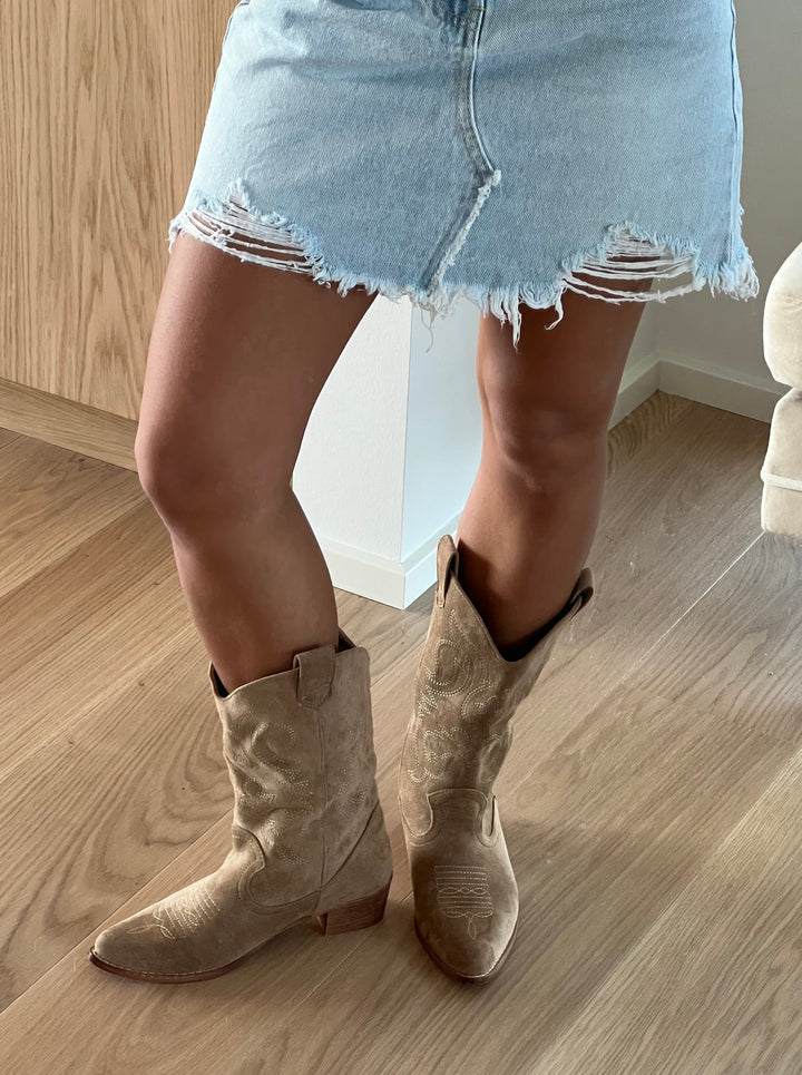 Trinity | Women’s cowboy boots with stitched detail and mid-shin height