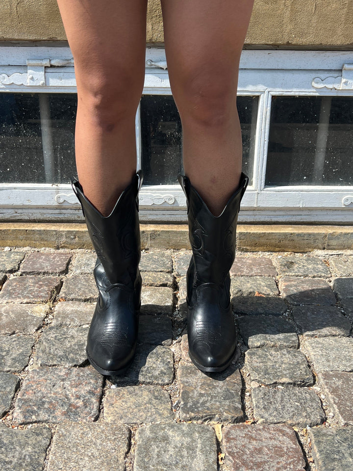 Steph | Women’s cowboy boots with stitched detail and mid-shin cut