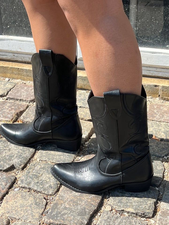 Steph | Women’s cowboy boots with stitched detail and mid-shin cut