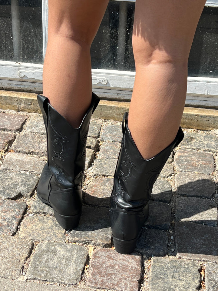 Steph | Women’s cowboy boots with stitched detail and mid-shin cut