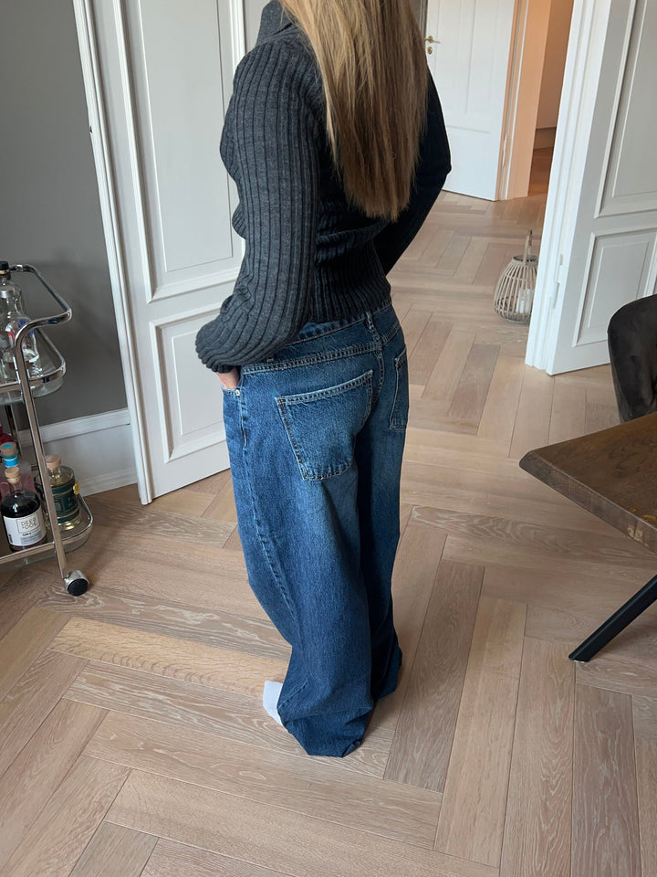 Athena | Women’s jeans with low waist and loose fit