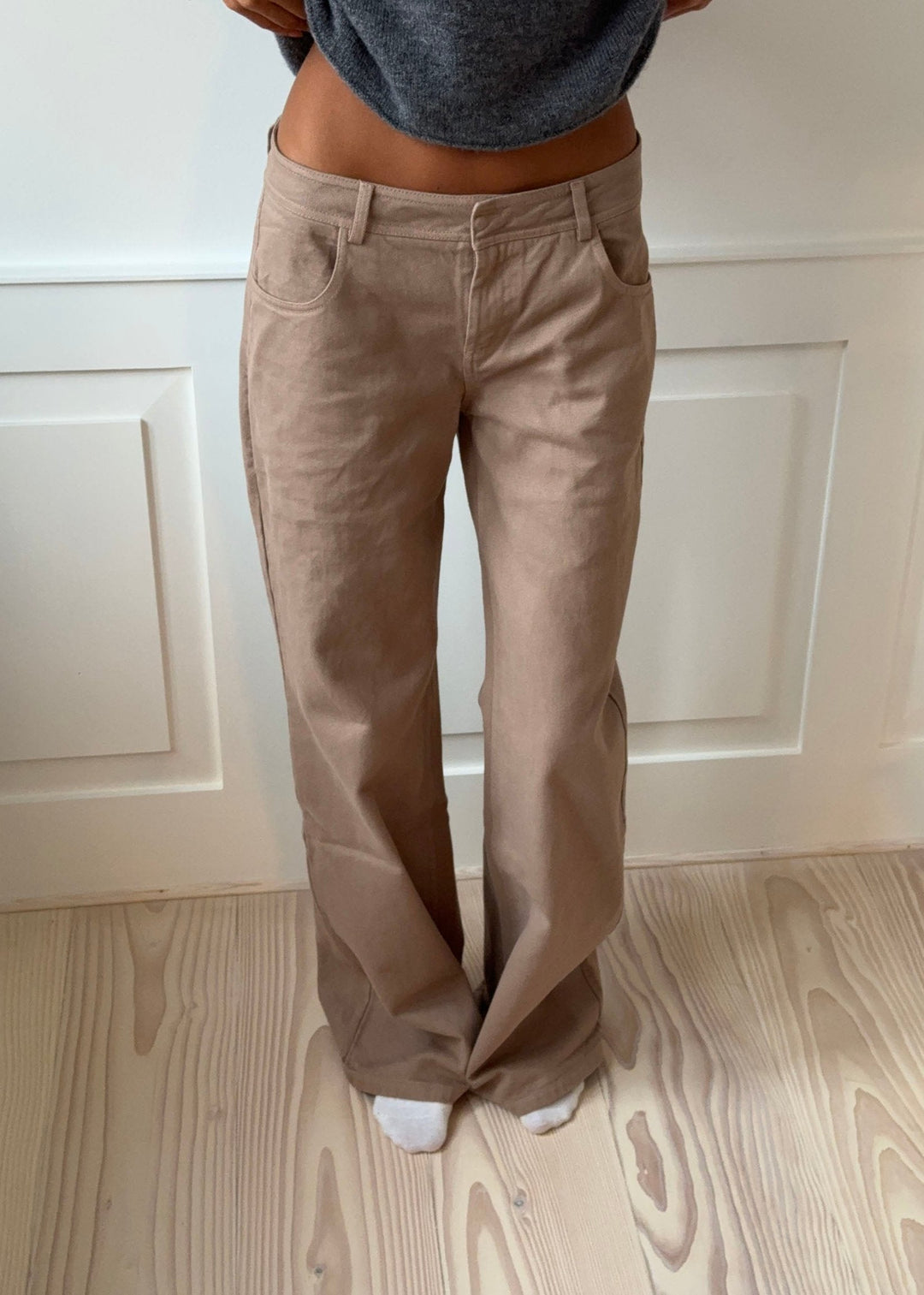 Noelle | Women’s straight-fit jeans with belt loops and hook closure