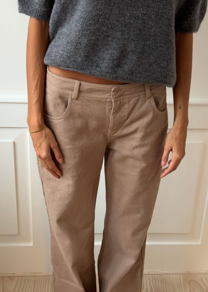 Noelle | Women’s straight-fit jeans with belt loops and hook closure