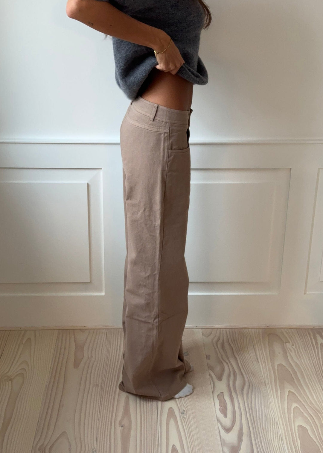 Noelle | Women’s straight-fit jeans with belt loops and hook closure