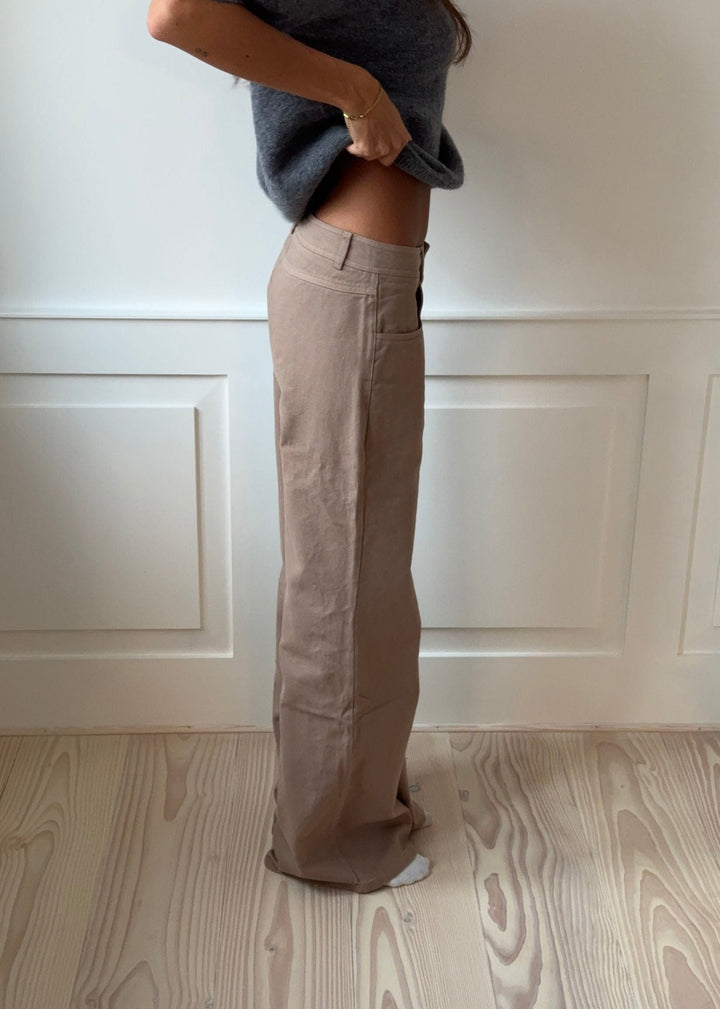 Noelle | Women’s straight-fit jeans with belt loops and hook closure