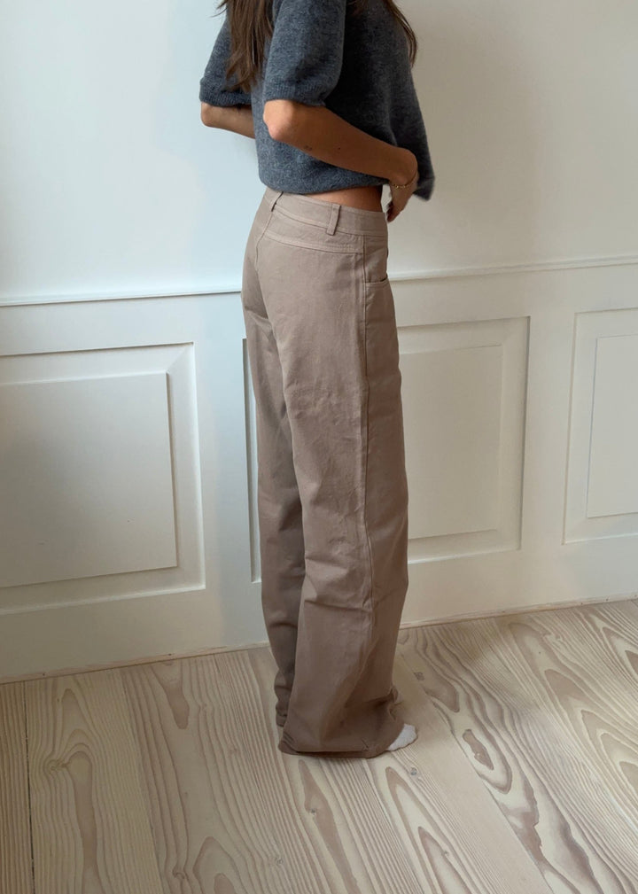 Noelle | Women’s straight-fit jeans with belt loops and hook closure