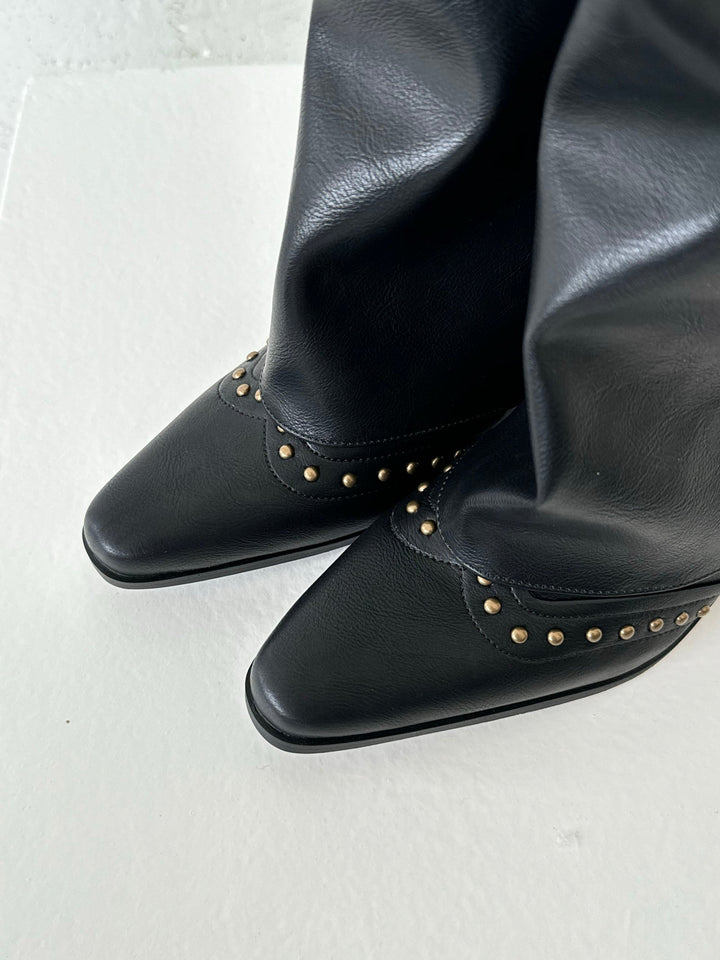 Alyssa | Women’s knee-high boots with gold accents and small heel