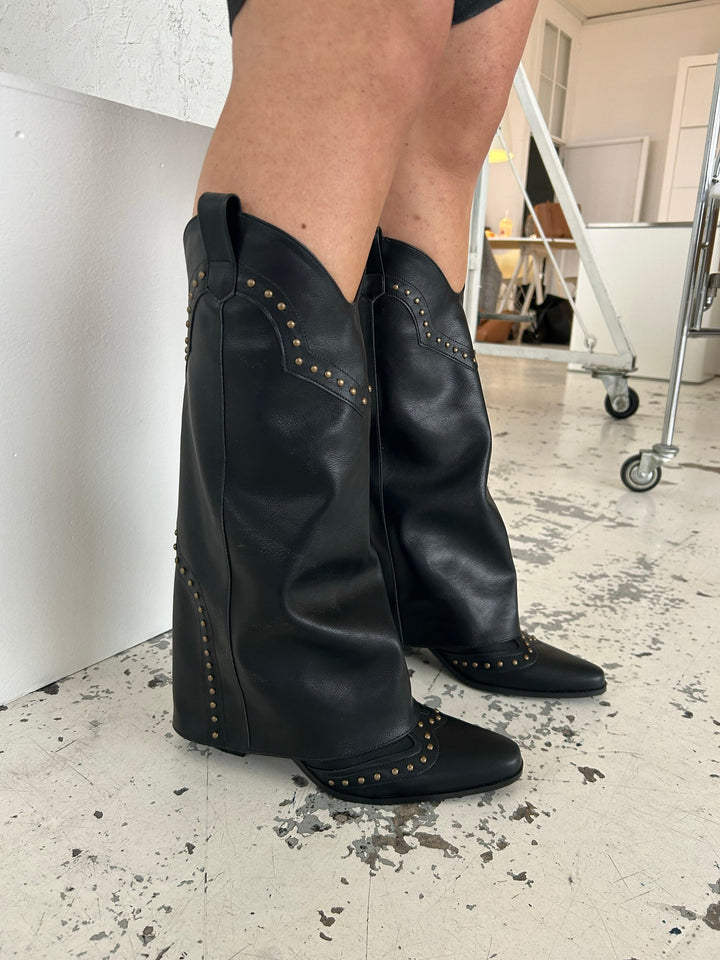 Alyssa | Women’s knee-high boots with gold accents and small heel