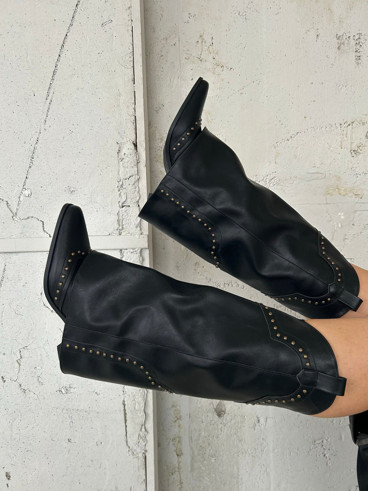 Alyssa | Women’s knee-high boots with gold accents and small heel
