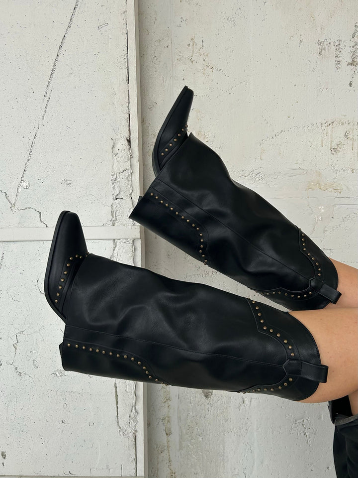 Alyssa | Women’s knee-high boots with gold accents and small heel