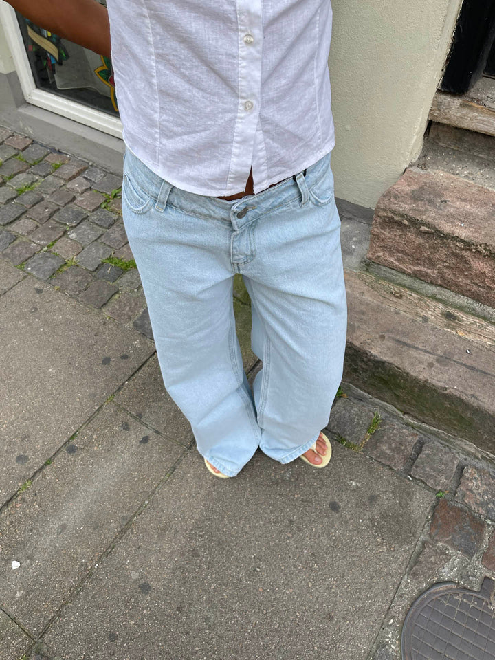 Yasmin | Women’s classic jeans with high waist and straight legs