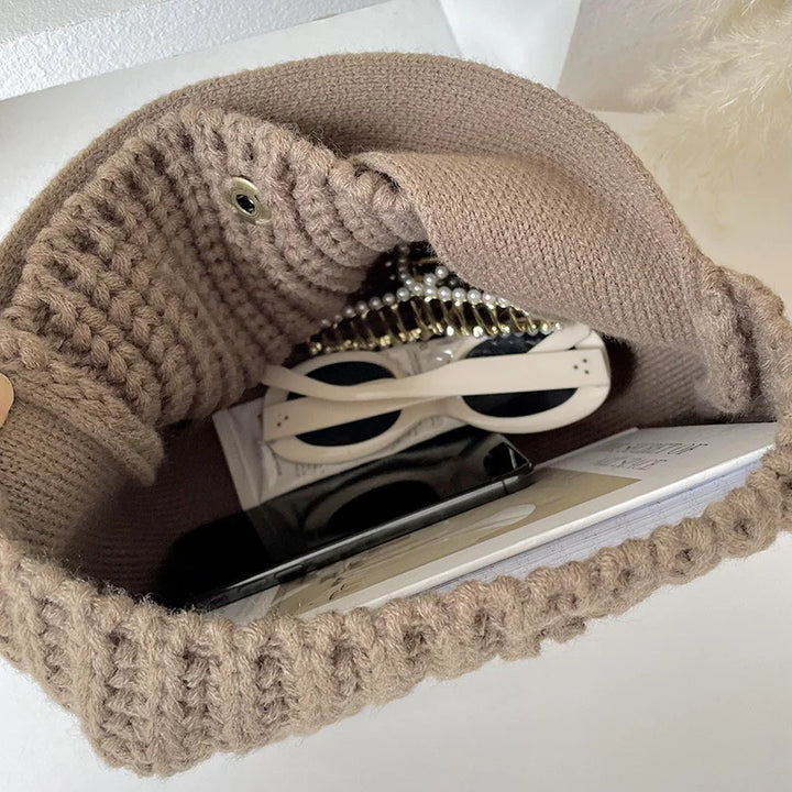 Athena | Women’s hobo bag with sculpted texture and wide strap