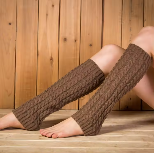 Arvia | Women’s cable-knit winter leg warmers with a soft seasonal profile