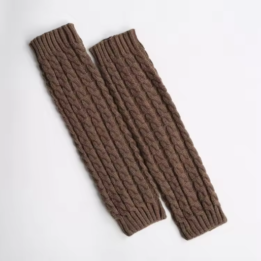 Arvia | Women’s cable-knit winter leg warmers with a soft seasonal profile