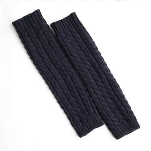 Arvia | Women’s cable-knit winter leg warmers with a soft seasonal profile