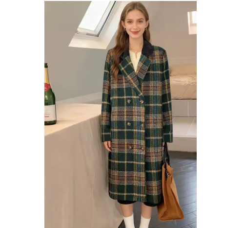 Vida | Women’s plaid wool-blend coat with a structured double-breasted outline