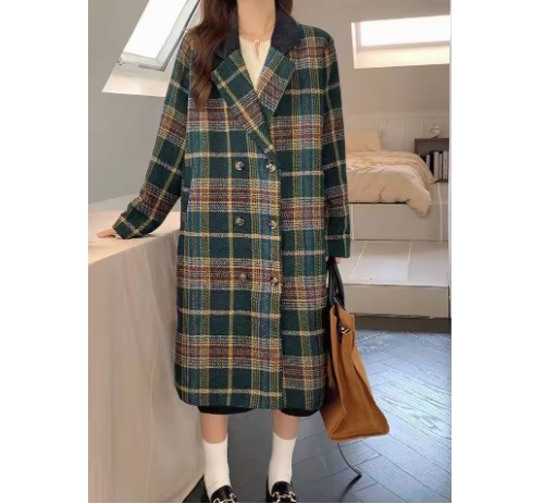 Vida | Women’s plaid wool-blend coat with a structured double-breasted outline