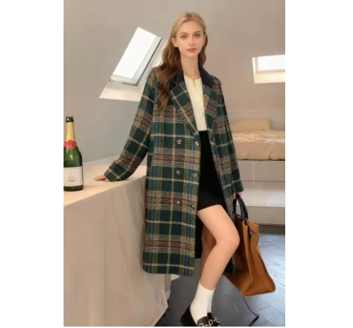 Vida | Women’s plaid wool-blend coat with a structured double-breasted outline