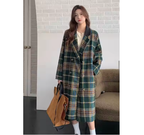 Vida | Women’s plaid wool-blend coat with a structured double-breasted outline