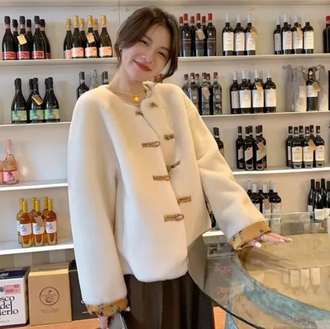 Carylle | Women’s single-breasted faux fur coat with an elegant seasonal profile