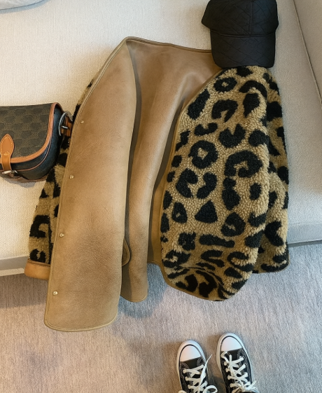 Hillary | Women’s leopard-pattern fleece jacket with a soft, relaxed profile