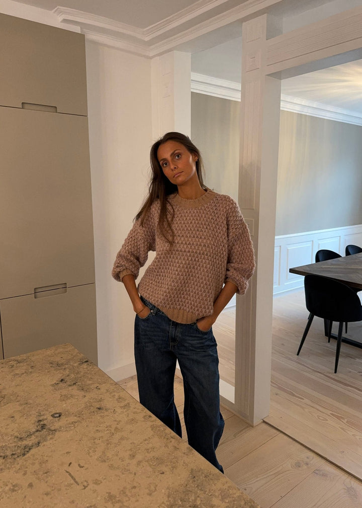 Jensen | Women’s loose fit sweater with ribbed edges